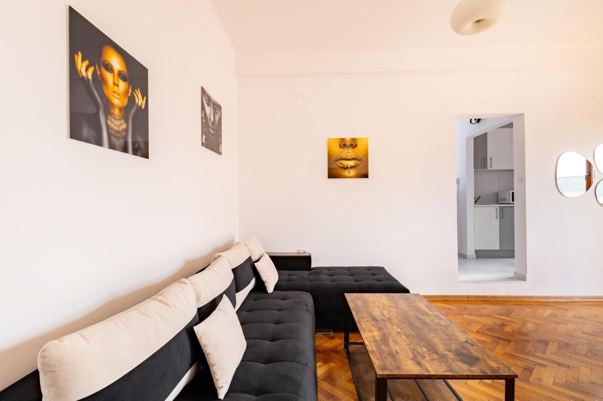 Downtown Victoria Apartments By Citybookings Bucharest Exterior photo