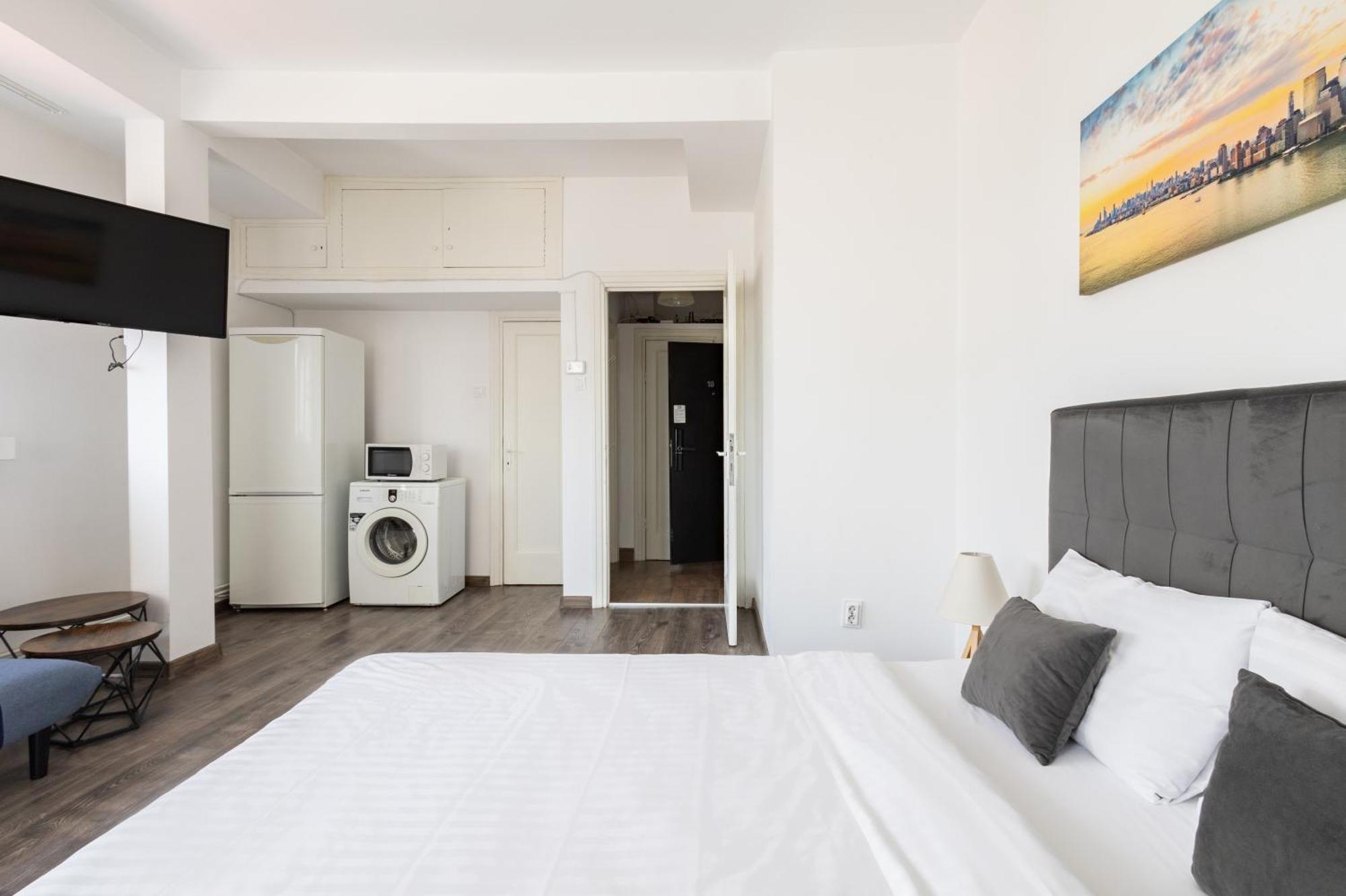 Downtown Victoria Apartments By Citybookings Bucharest Exterior photo